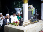 Sebelum Nyoblos di Bandung, Ridwan Kamil Ziarah ke Makam Pangeran Jayakarta
