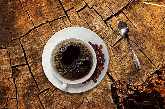 Hindari kopi saat sahur (Foto: Pixabay/cocoparisienne)