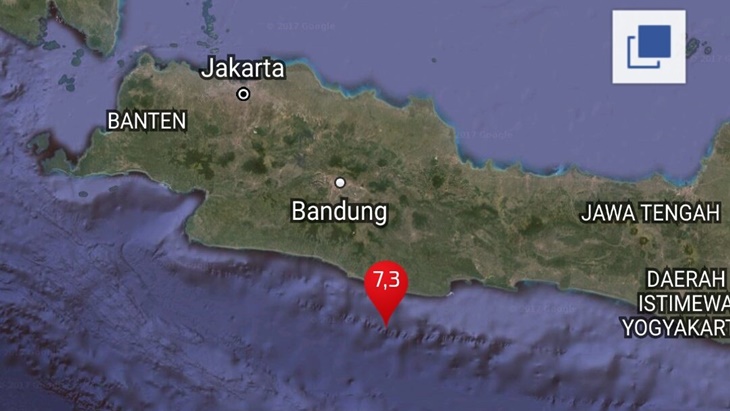 Warga Cirebon Panik akibat Guncangan Gempa Tengah Malam
