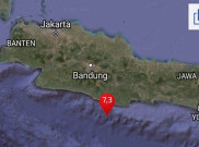 Warga Cirebon Panik akibat Guncangan Gempa Tengah Malam