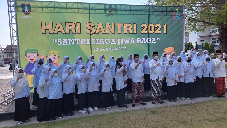 Pemkot Solo menggelar peringatan Hari Santri Nasional di Balai Kota, Jumat (22/10). (MP/Ismail)