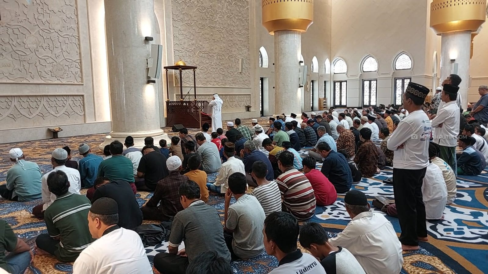 Masjid Sheikh Zayed Solo Siapkan 6.000 Takjil Tiap Hari untuk Buka Puasa