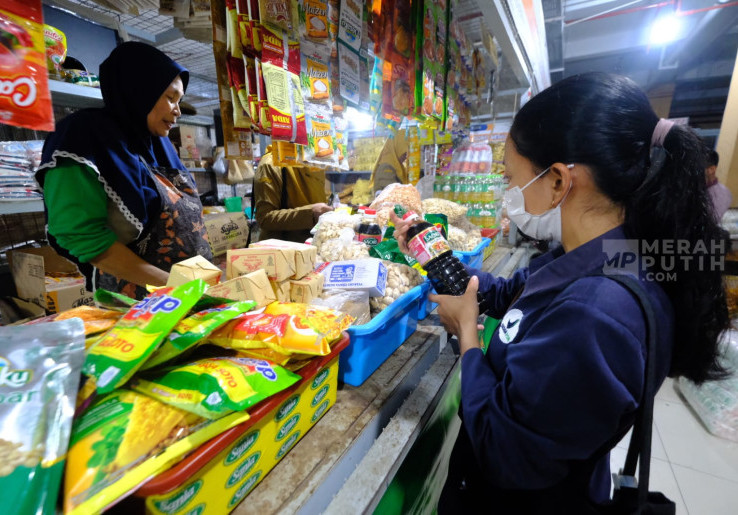 Dinkes Solo Lakukan Inspeksi Jelang Nataru, Temukan Makanan Kedaluwarsa di Pasar