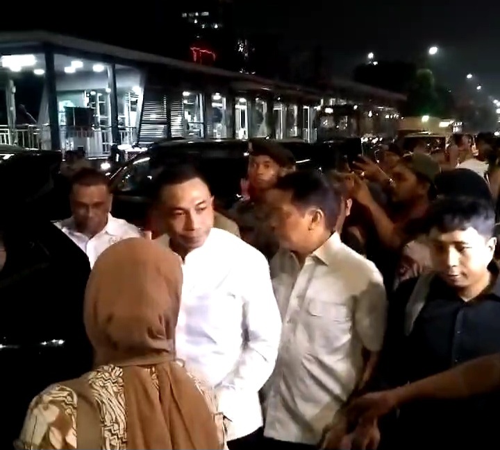 Tanpa Iring-iringan, Dharma-Kun Tiba di KPU untuk Daftar Pilkada Jakarta 2024