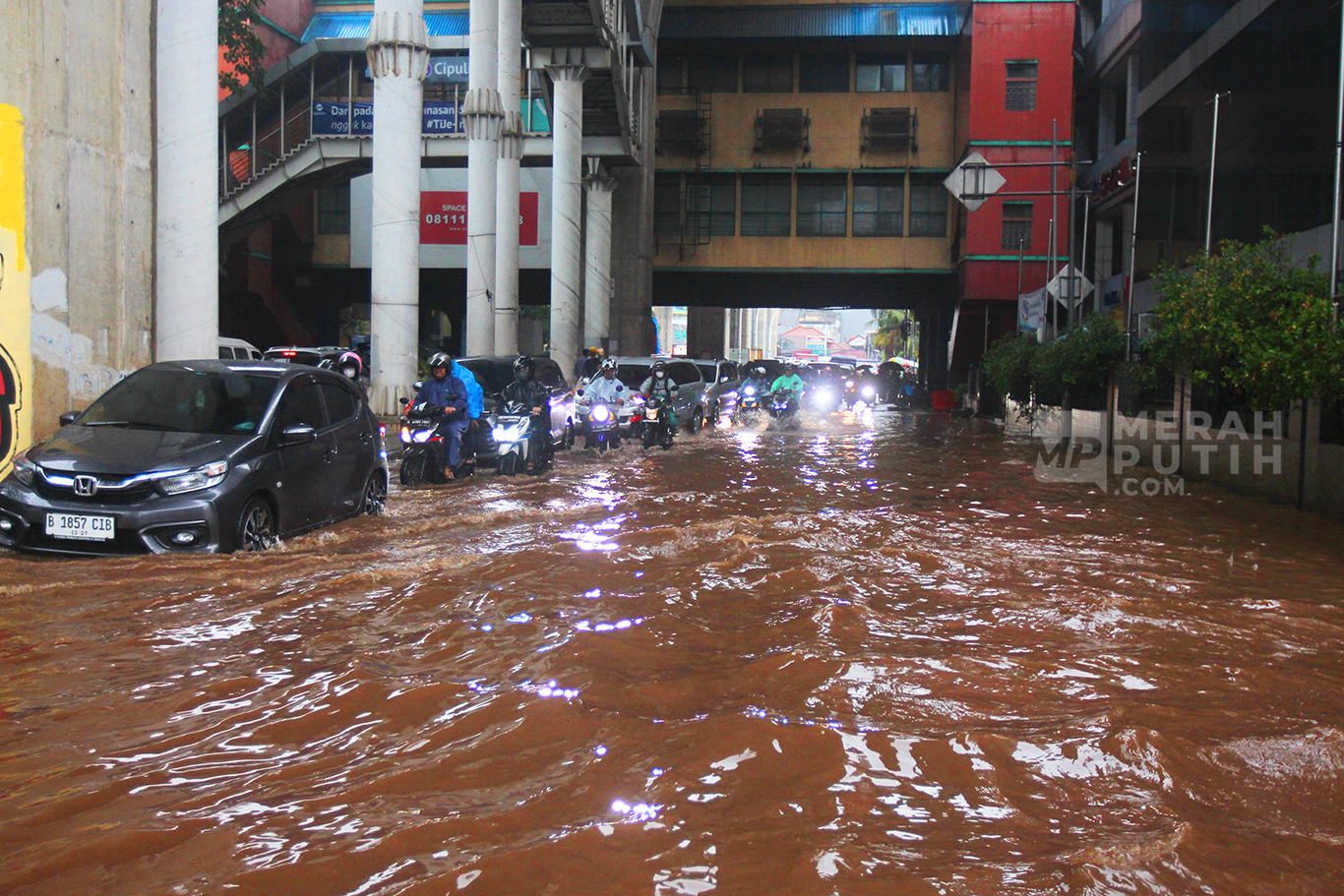 4 RT di Jakarta Selatan Terendam Banjir, Jumat (12/9) Malam