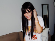 Agnez Mo Terlihat Cantik dengan Rambut Panjangnya