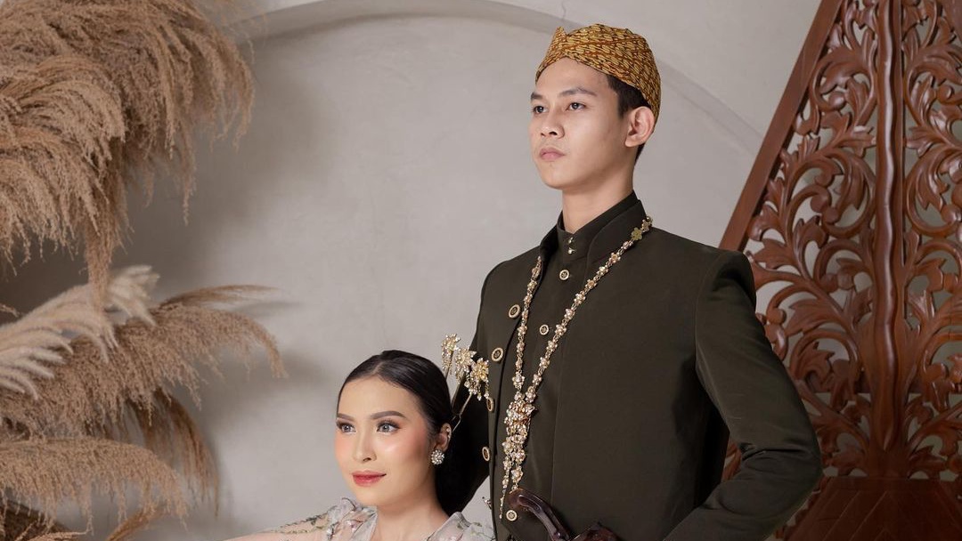 5 Prompt AI Foto Adat Jawa: Cara, Inspirasi Pose, dan Tips Agar Hasil Realistis