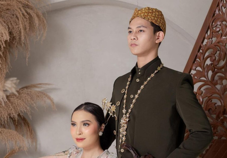 5 Prompt AI Foto Adat Jawa: Cara, Inspirasi Pose, dan Tips Agar Hasil Realistis