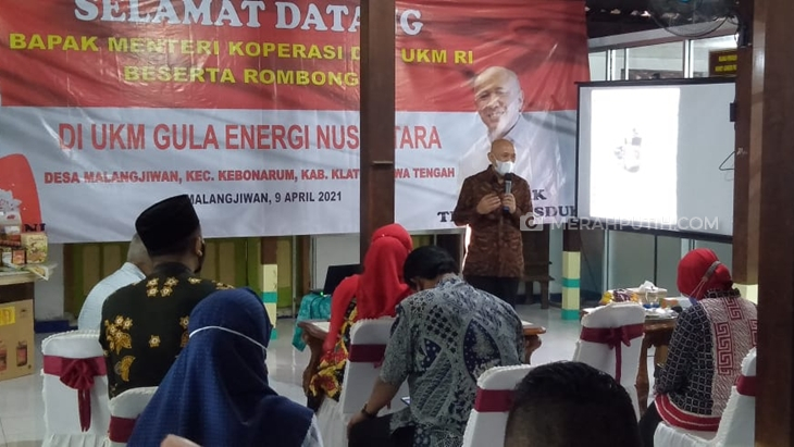 Menteri Koperasi dan UKM, Teten Masduki mengunjungi pabrik gula cair di Desa Malangjiwan, Kecamatan Kebonarum, Kabupaten Klaten, Jawa Tengah, Jumat (9/4). (MP/Ismail)