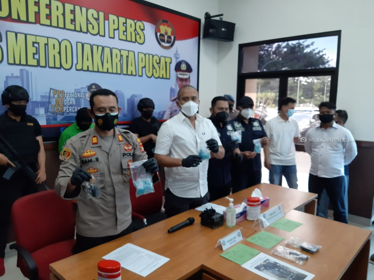 Polisi Bongkar Peredaran Ratusan Pil Ekstasi dari Luar Negeri Seharga Jutaan Rupiah