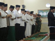 Jokowi Salat Minta Hujan Ditemani Asap Pekat dan Berbahaya