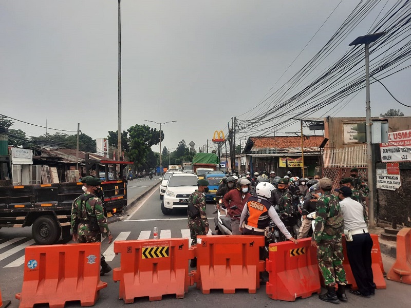 Penyekatan PPKM Darurat. (Foto: Kanugrahan)