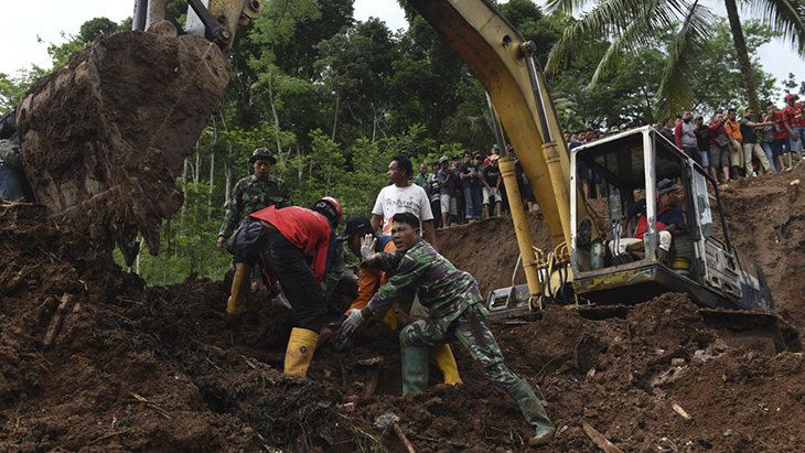 Pencarian Jenazah Korban Longsor Ponorogo