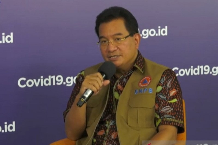 Juru Bicara Satgas COVID-19 Wiku Adisasmito berbicara dalam acara Tanya Jawab dengan Media Internasional melalui konferensi pers di Graha BNPB, Jakarta, Jumat (28/8/2020). (ANTARA/Katriana)