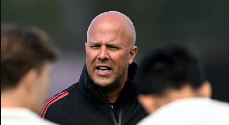 Cosplay Jadi Postecoglou, Arne Slot Tegaskan Liverpool Anti Main Mata dengan Wasit Usai Hasil Imbang Kontra Leeds United