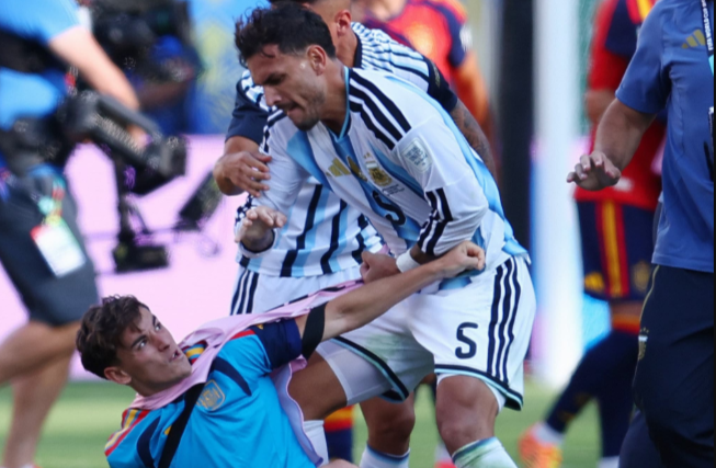 2 Legenda Inggris Jijik Lihat Leandro Paredes dan Skuad Argentina yang Ngamuk Usai Spanyol Jadi Juara Dunia