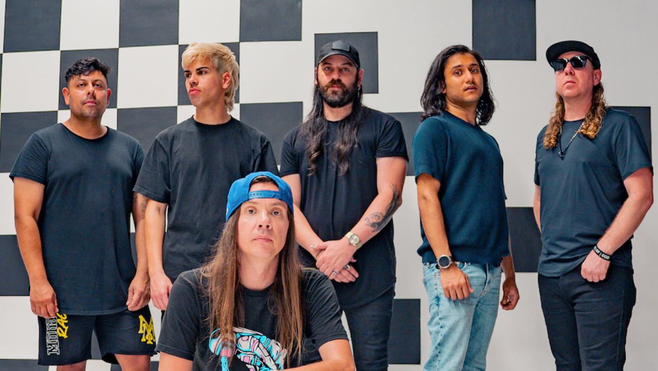 Lirik Lagu 'Slipping Through (No Kings)' dari The Red Jumpsuit Apparatus, Hadirkan Kritik Sosial