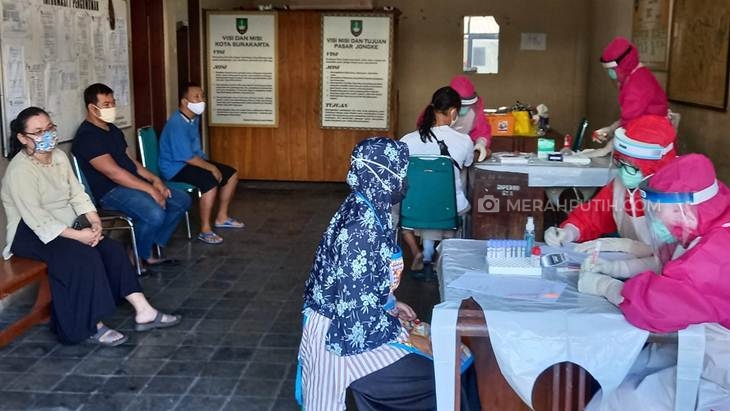 Mal dan Pasar Tradisional Ramai Jelang Lebaran, Solo Galakkan Rapid Test Massal