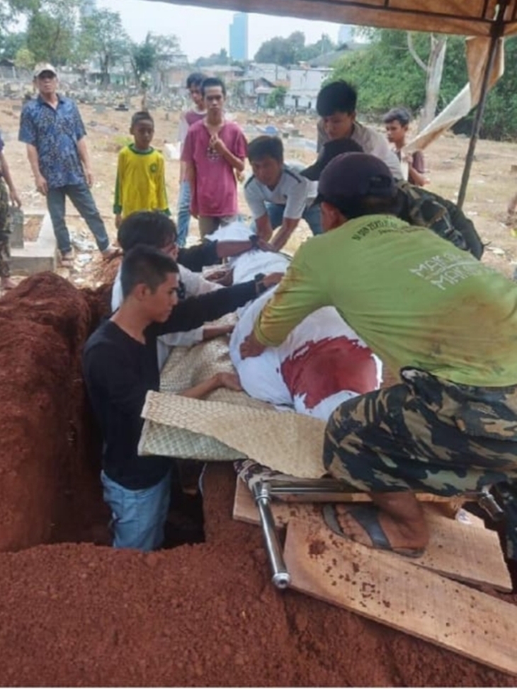 Foto jenazah Maulana yang beredar. (Foto: istimewa)