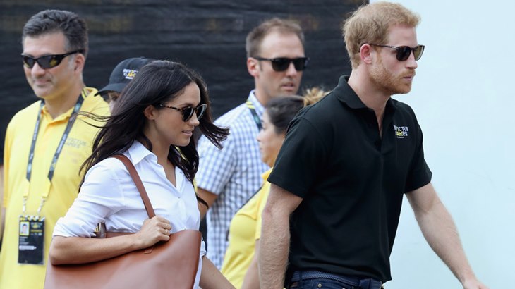 Pangeran Harry dan Meghan Markle Naik Pesawat Kelas Ekonomi