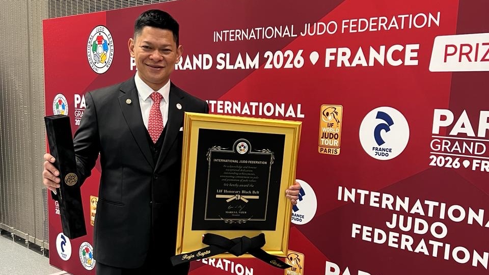 Simbol Pengakuan Dunia, IJF Anugerahkan Black Belt untuk Ketua Umum NOC Indonesia