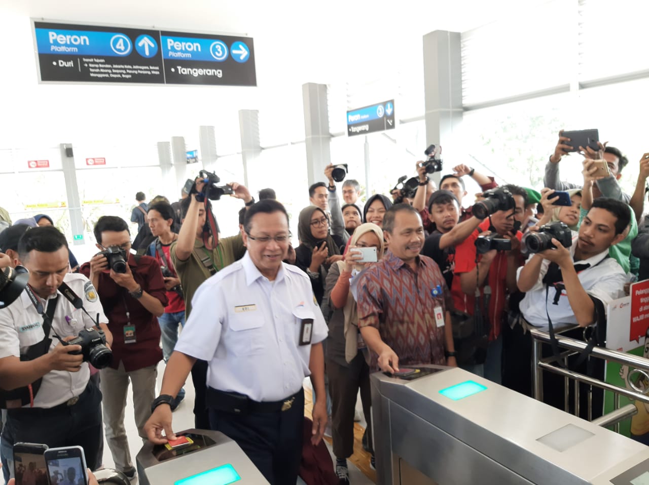 Direktur Utama PT KAI, Edi Sukmoro dan Wali Kota Tangerang, Arief Rachadiono Wismansvah