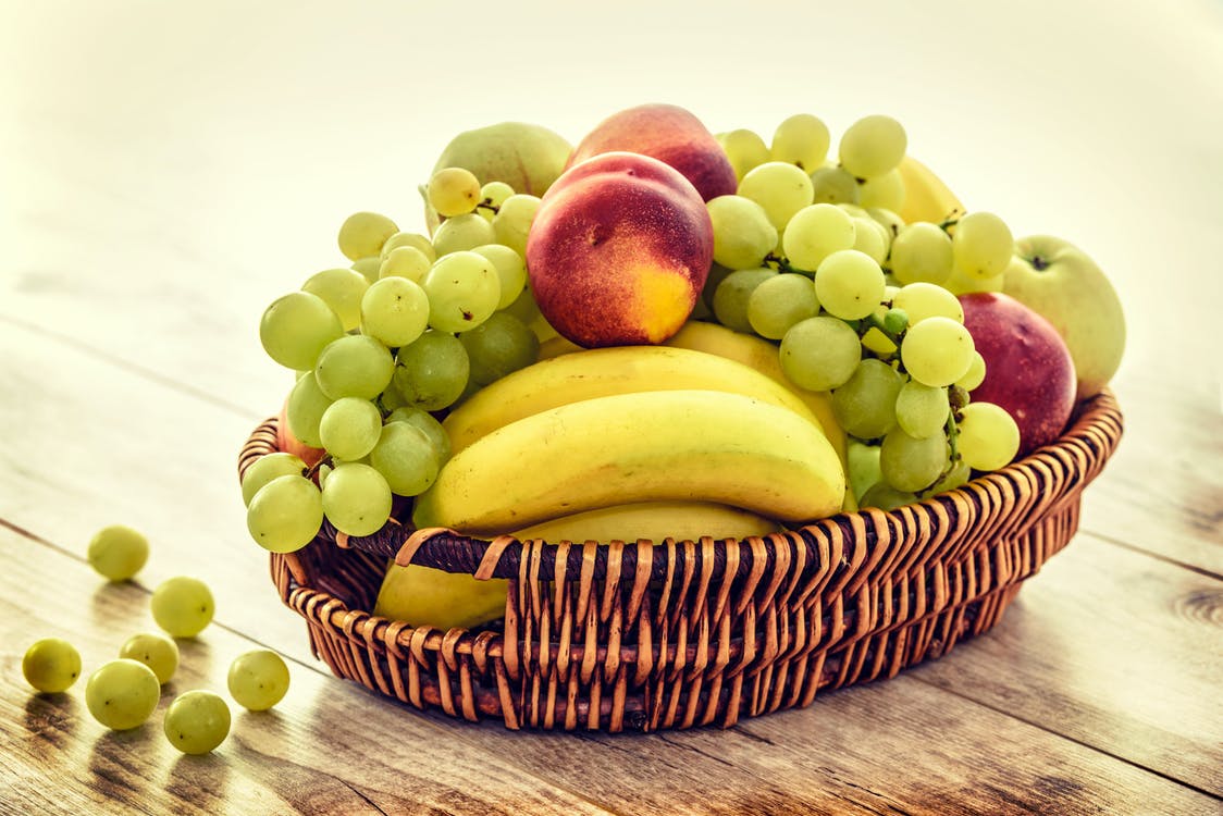 Memberikan parcel buah-buahan dapat membantu kamu untuk meningkatkan daya tahan tubuh (Foto: pexels/PhotoMix Ltd)