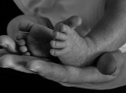Minyak Telon atau Losion, ini Pilihan Tepat untuk Kulit Bayi Lembap Terawat 