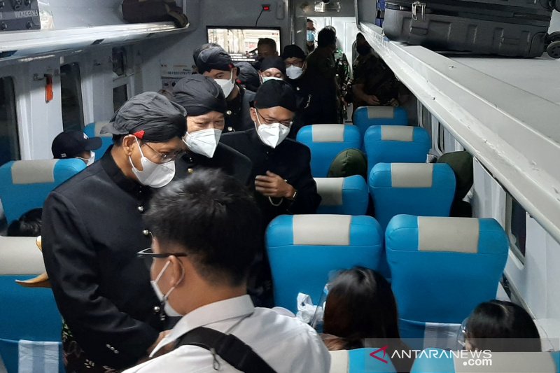Kereta Api. (Foto: Antara)