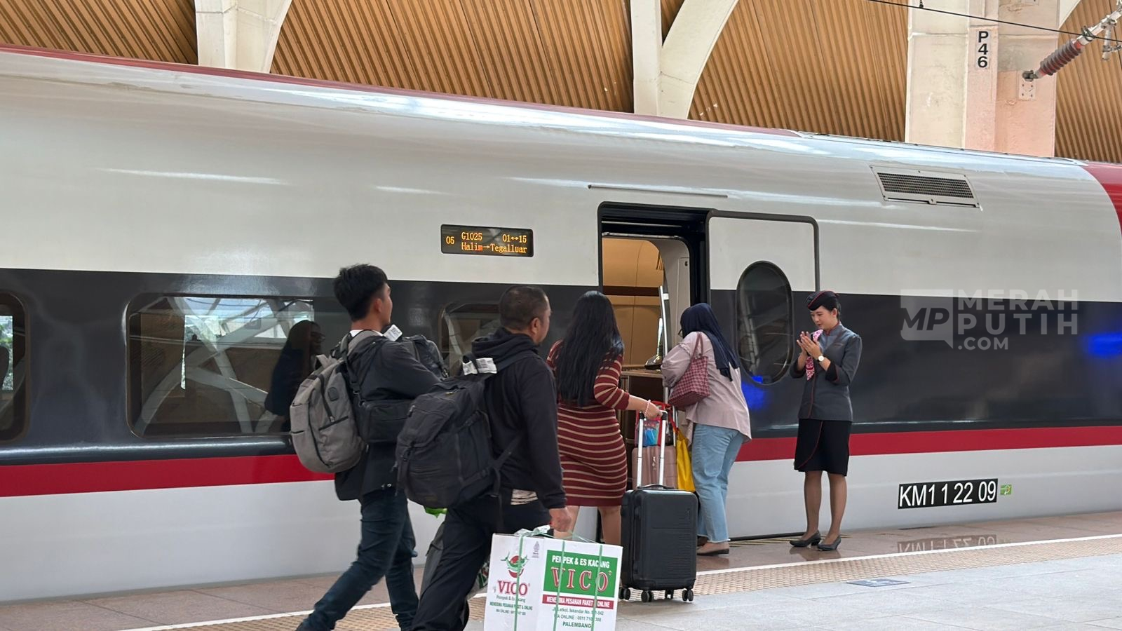 Lonjakan Penumpang Kereta Whoosh Diprediksi Terjadi Hari ini hingga H-1 Lebaran 2026