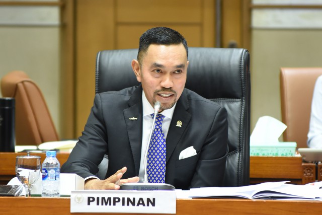 DPR: Rakyat Menangis karena PPKM Level, Ini Malah Terima 34 TKA Tiongkok