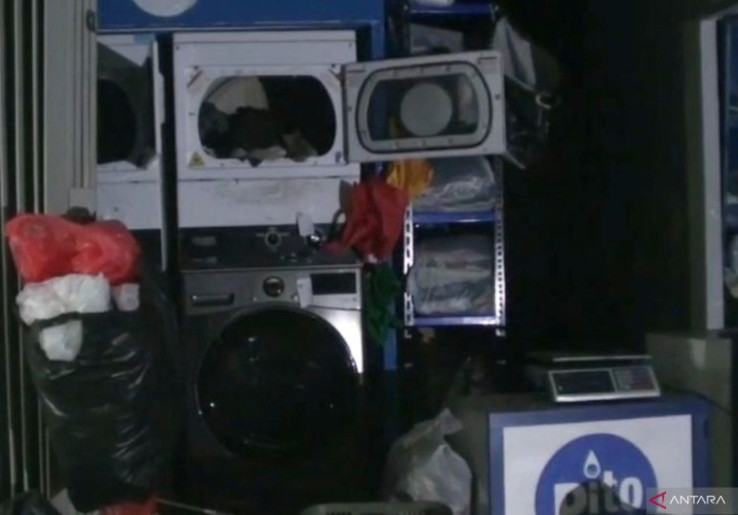 Mesin Uap Laundry Duren Sawit Meledak, Konsumen Jadi Korban Sampai Dilarikan ke RS