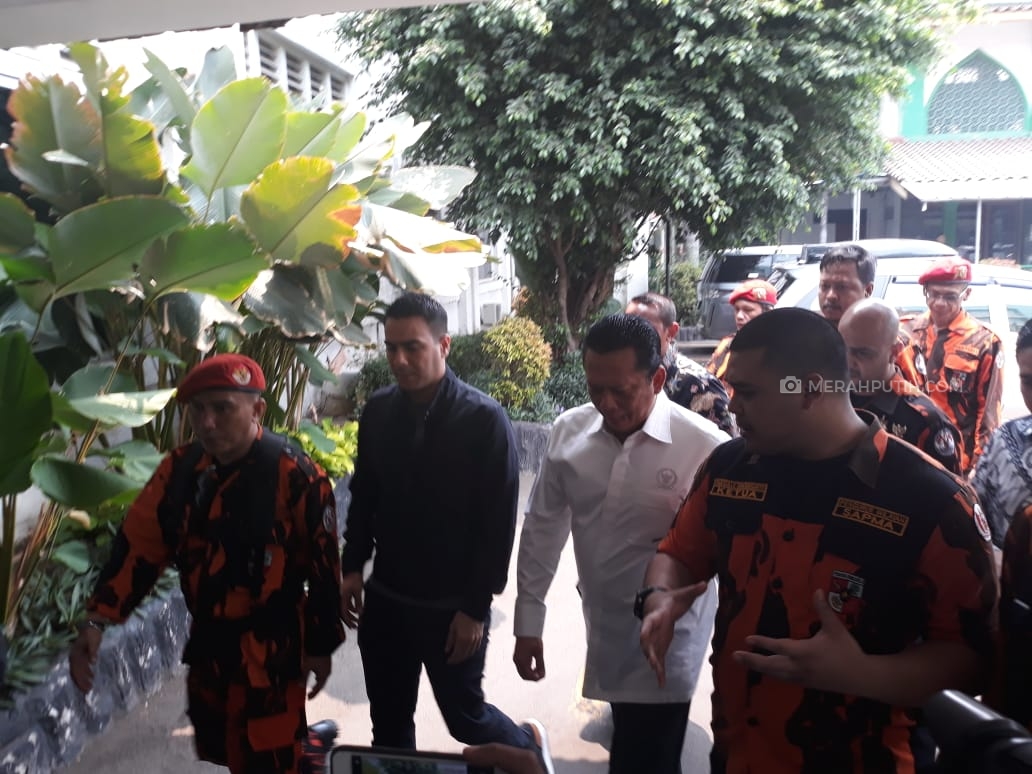 Bambang Soesatyo di Rumah Sakit Pelni, Jakarta Barat, Rabu, (25/9). (Foto: MP/Kanugrahan)