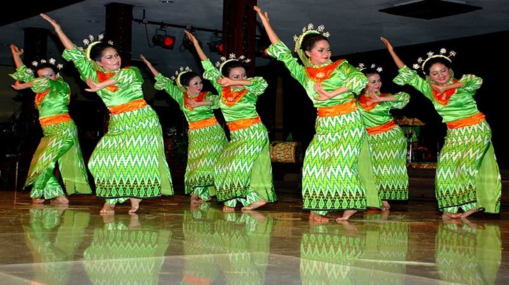 Hari Tari Dunia dalam Indonesia Menari dari Banua hingga Solo