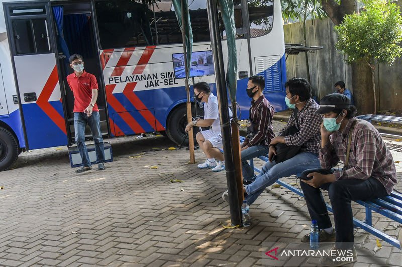 [Hoaks atau Fakta]: Urus SIM dan SKCK Wajib Bawa Sertifikat Vaksinasi COVID-19