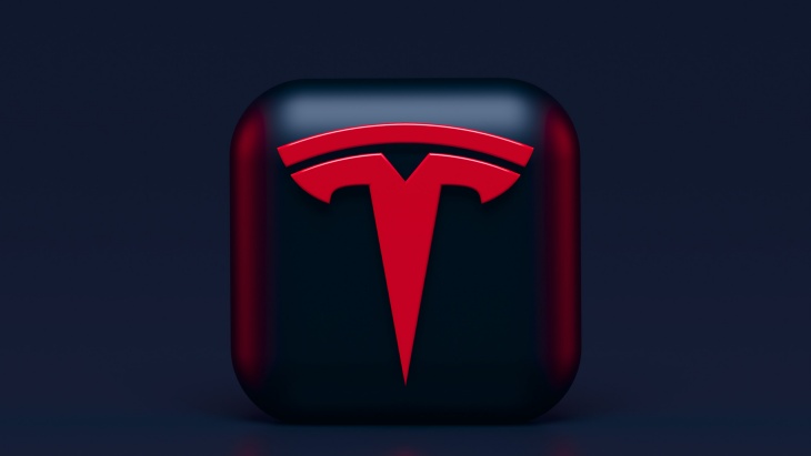 Tesla Tulis Ulang Software Kendaraannya Akibat Kelangkaan Chip