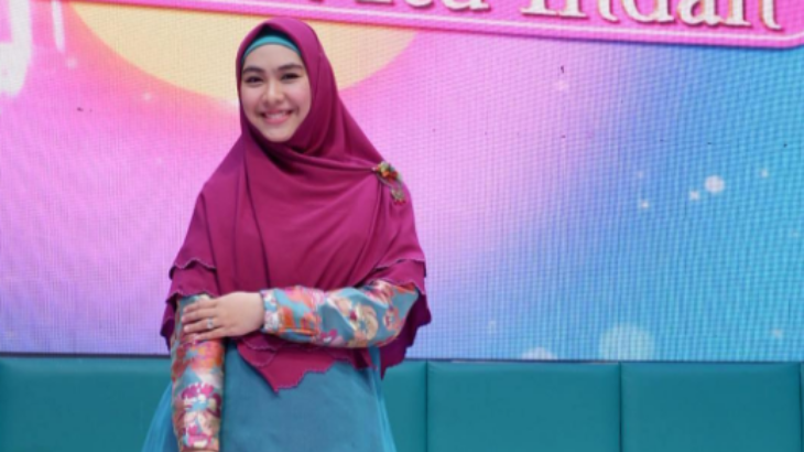 Tampil dengan Makeup Tebal, Oki Setiana Dewi Tuai Kekecewaan Warganet