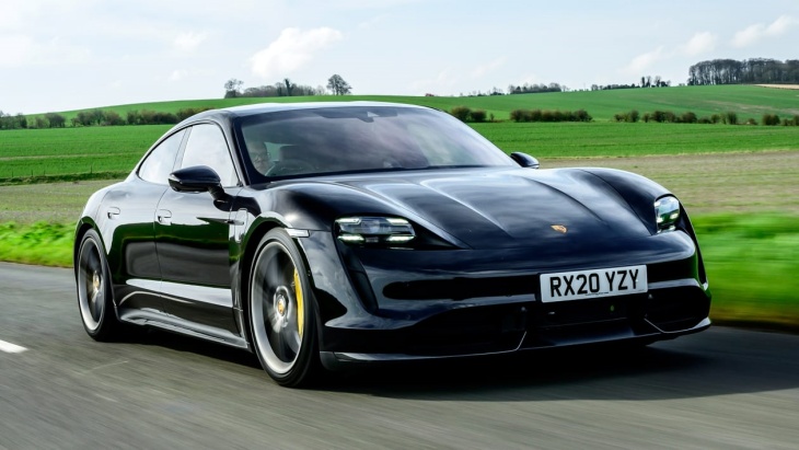 Porsche Taycan mendapat respon yang baik saat diluncurkan. (Foto: autoexpress)