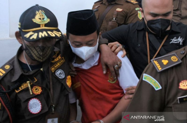 Jaksa Tuntut Mati dan Sita Aset Pelaku Perkosaan 13 Santri di Bandung  