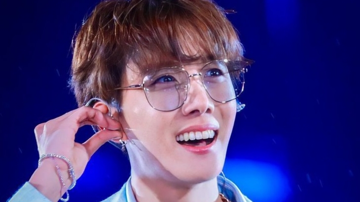 J-Hope, si ceria ini berzodiak Aquarius.(Foto: Twitter/@jesjays)