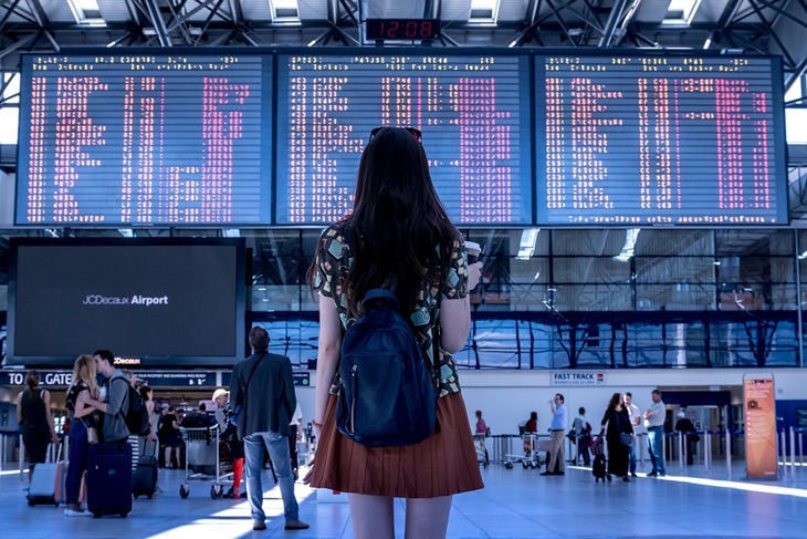 (Foto 6) Kamu bisa mendapatkan sesuatu lebih murah, salah satunya adalah tiket pesawat. Foto by Pixabay JESHOOTS