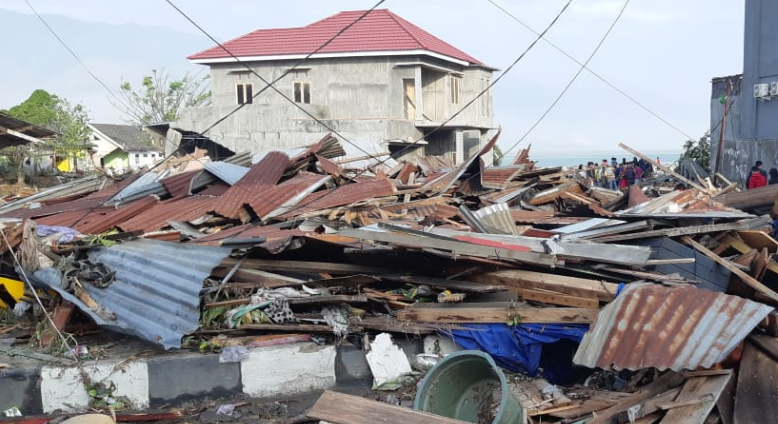 Kerusakan akibat gempa dan tsunami yang terjadi di Kota Palu, Sulawesi Tengah, Jumat (28/9) petang. Foto: Twitter/@Sutopo_PN