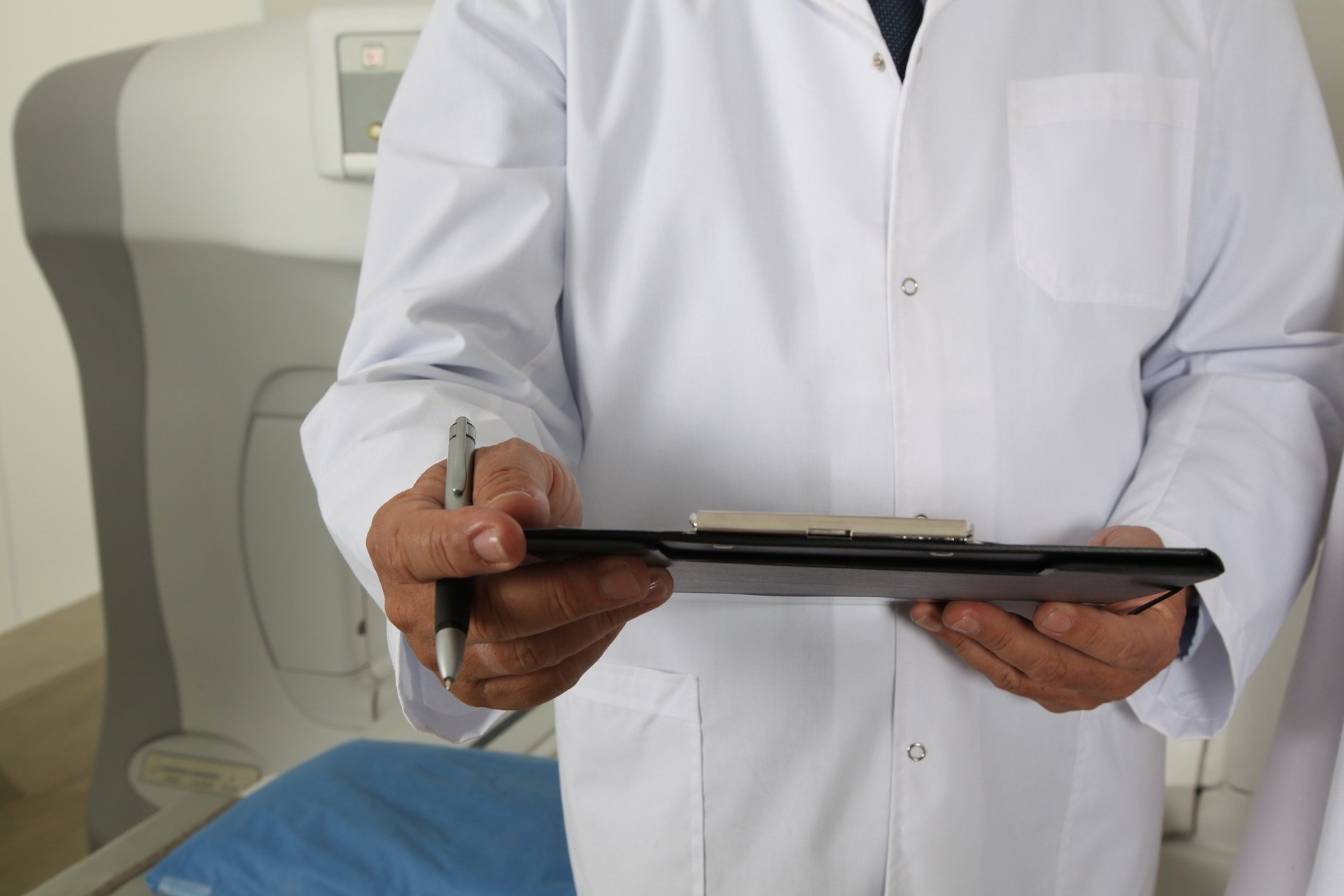 Kenapa Tulisan Dokter Sulit Dibaca? Ini Jawabannya