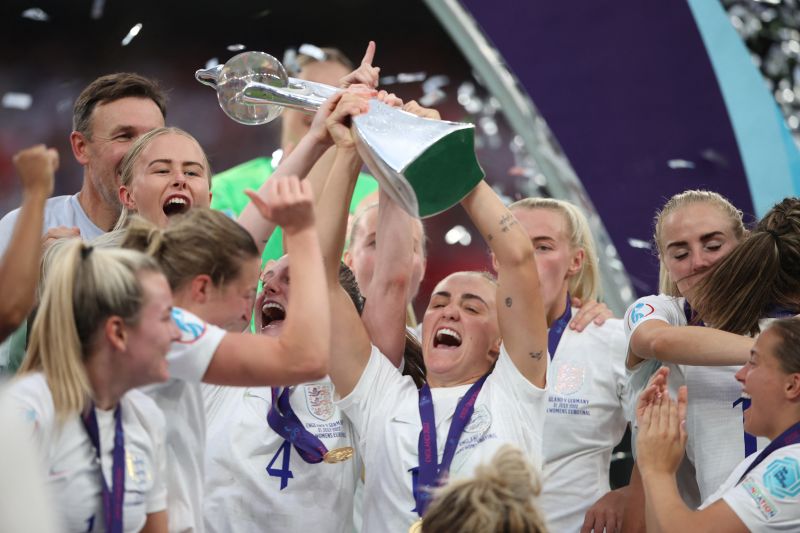Inggris Juarai Turnamen Sepak Bola Putri Setelah Puluhan Tahun Kecewa