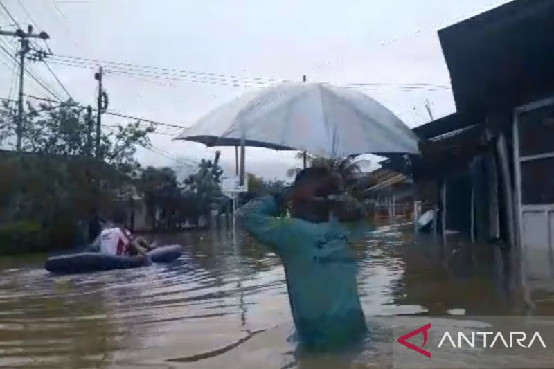 Banjir Landa 3 Daerah di Sumbar, 2 Orang Hilang