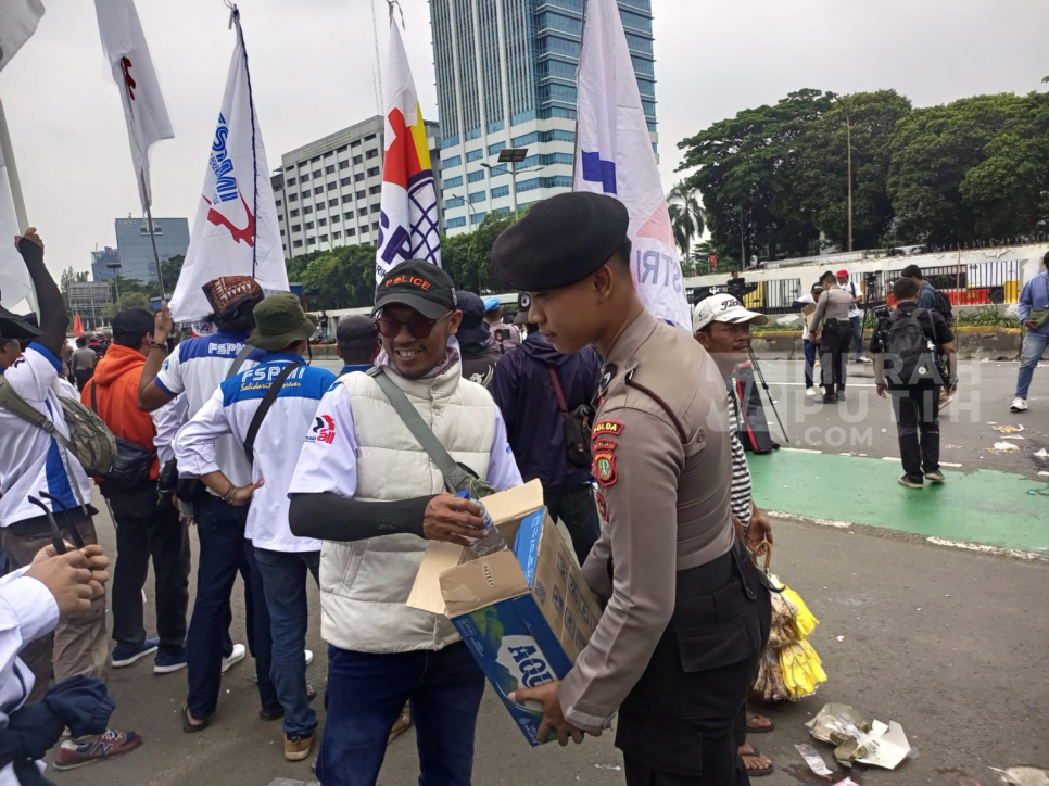 Buruh Demo Depan Istana Negara Minta Penaikan UMP 2026, Polisi Ingatkan untuk tak Provokasi