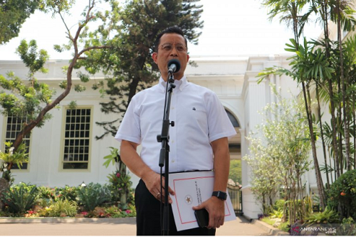 Menteri dari PDIP Tersangka Suap Bansos COVID Serahkan Diri ke KPK