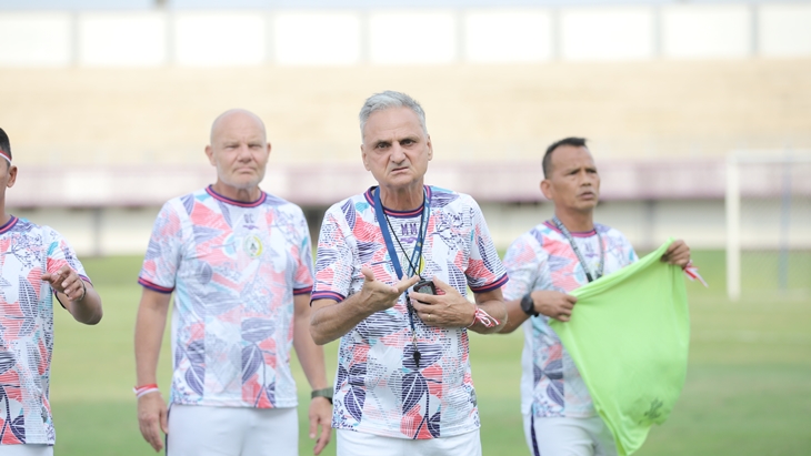 Pelatih PSS Sleman Waspadai Duo Pemain Asing Persebaya