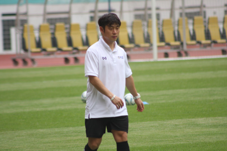 sisten Pelatih Timnas Indonesia, Lee Jae-hong (BolaSkor.com/Hadi Ferbriansyah)