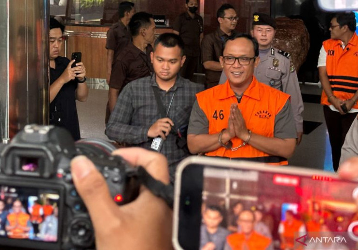 Jadi Tersangka OTT, Bupati Ardito Wijaya Masih Sempat Goda Jurnalis: Kamu Cantik